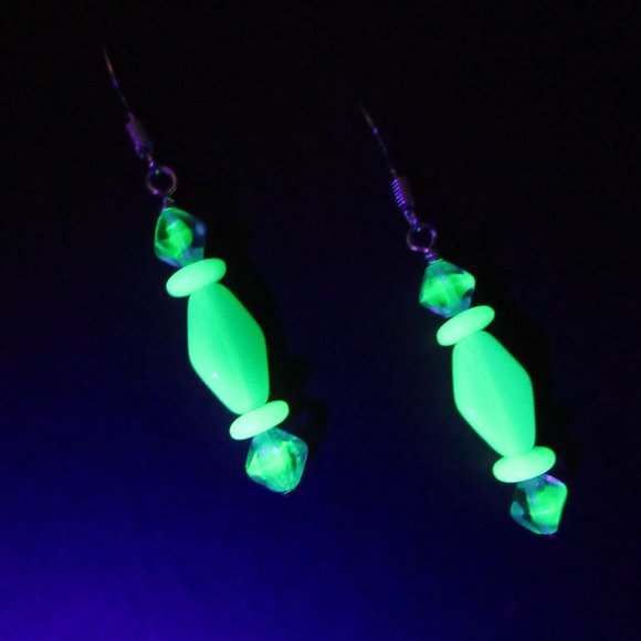 Uranium glass bead earrings - Picture 1 of 11